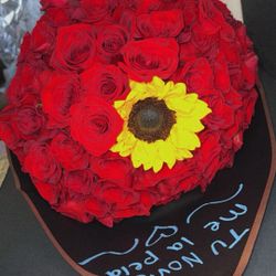 Flower Arrangements/Arreglos Florals