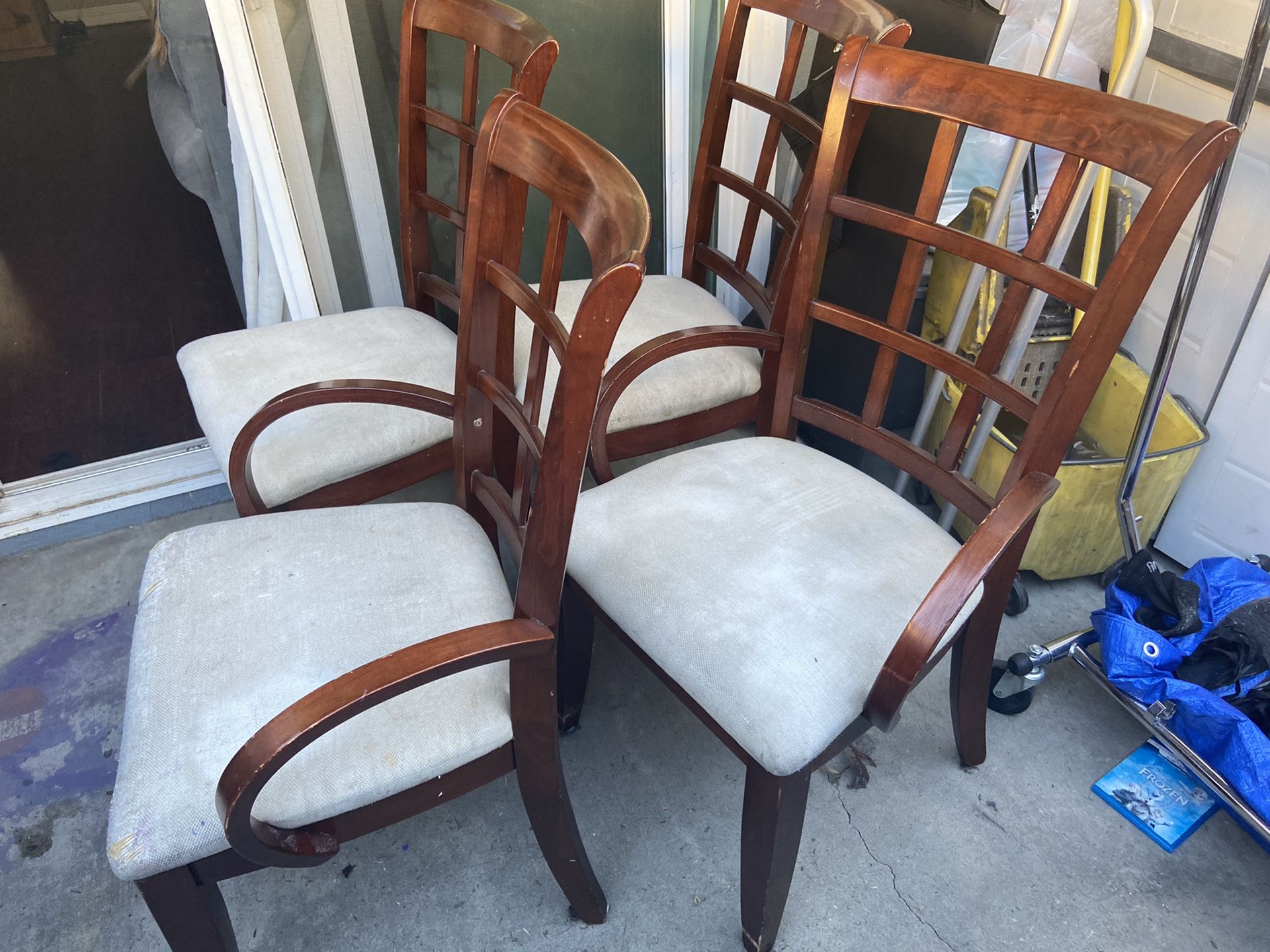 4 CHAIRS