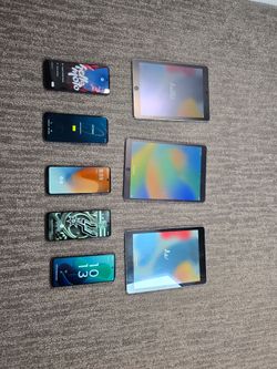 Lot of iPad Motorola 5G smartphones