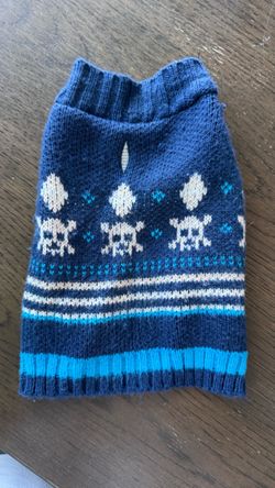 Vibrant Life Blue Fair Isle Skull & Crossbones Dog Sweater – Size XS