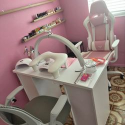 Se vende estación profesional completa para servicios de manicura 