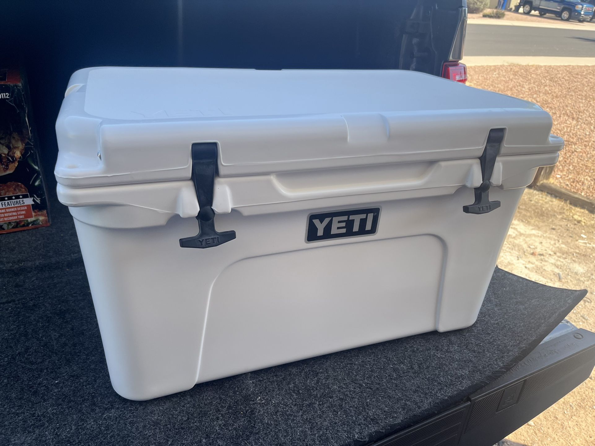 YETI TUNDRA 45 Hard Cooler