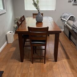 Dinning Table With 4 Chairs 