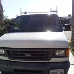 2004 Ford E-350