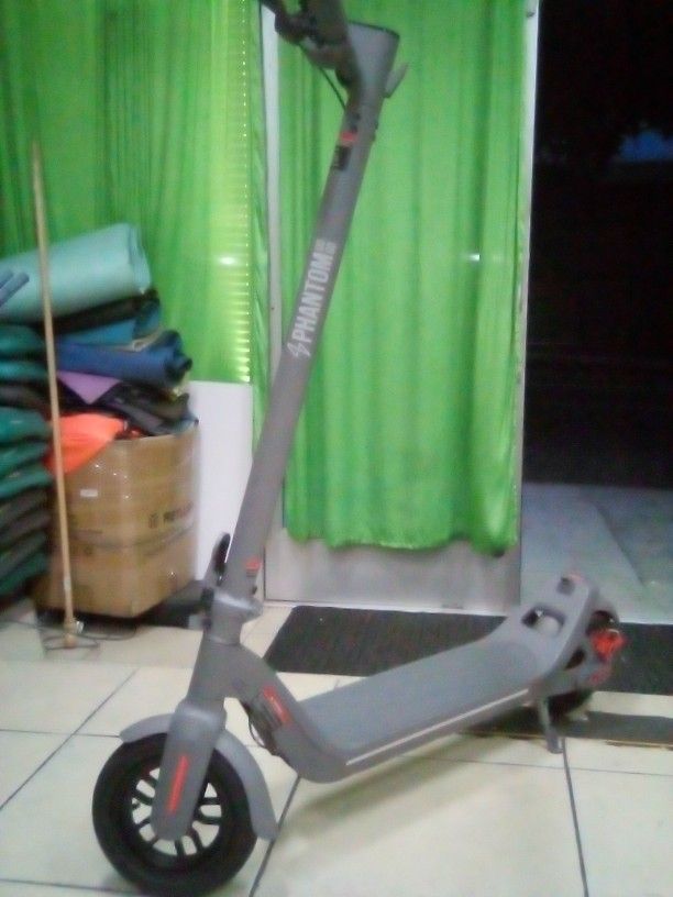 Phantom Gogo Electric Scooter 15mph-28miles Range. Smart Side Lights Led Lights