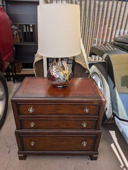 Solid Wood 3 Drawer Nightstand w/ Lamp