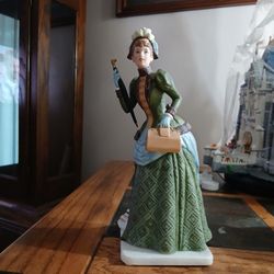 Figurine Avon Mrs P.F.E. Albee  1987 Club Award 