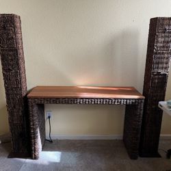 Wicker Table With 2 Lamps 