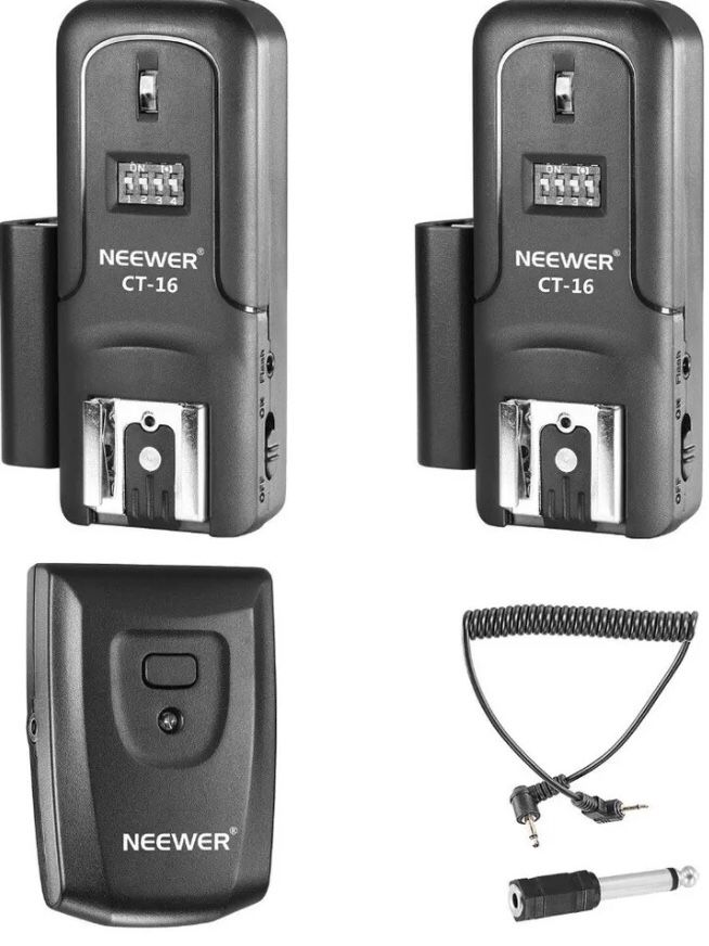 2x Universal Speedlight With a trigger and 2x Receivers. For Canon, Nikon , Sony and All Dslr Cameras. Almost like New. Free Shipping. USPS PRIORITY