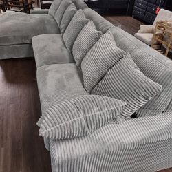 New Comfortable Sectional Sofa With Reversible Chaise Lounge 146x 70