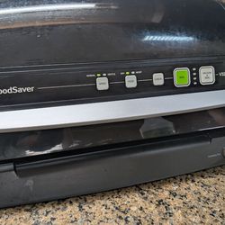 Foodsaver vacuum bag food sealer