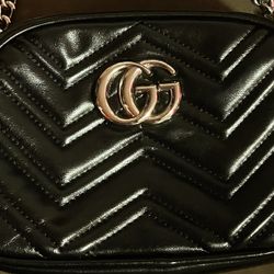 “GUCCI” BLACK LEATHER SHOULDER BAG