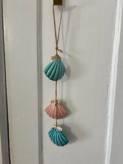 ceramic coastal-themed scallop shell ornaments