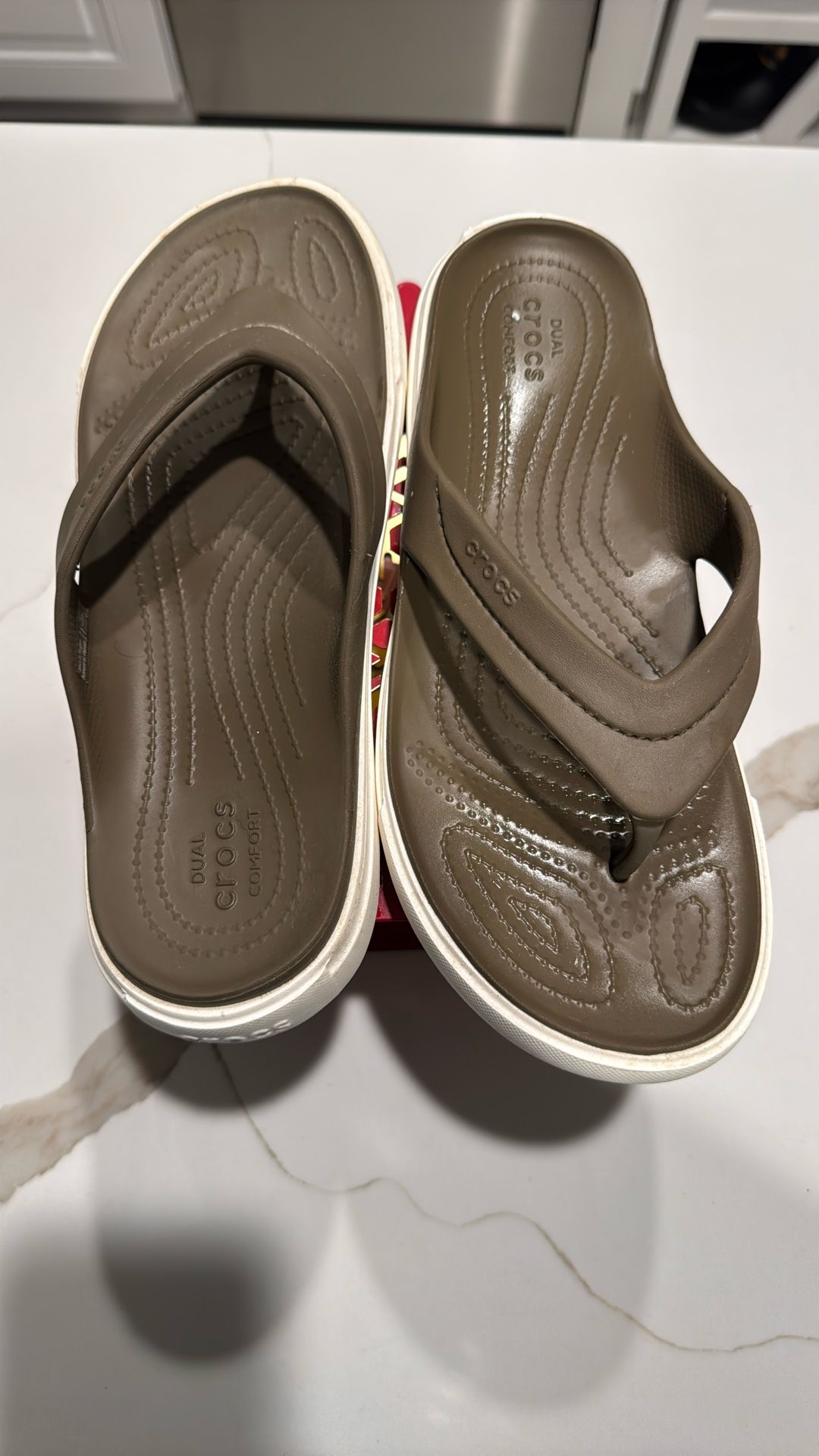Croc Men’s Flip Flops Brown & White Like New