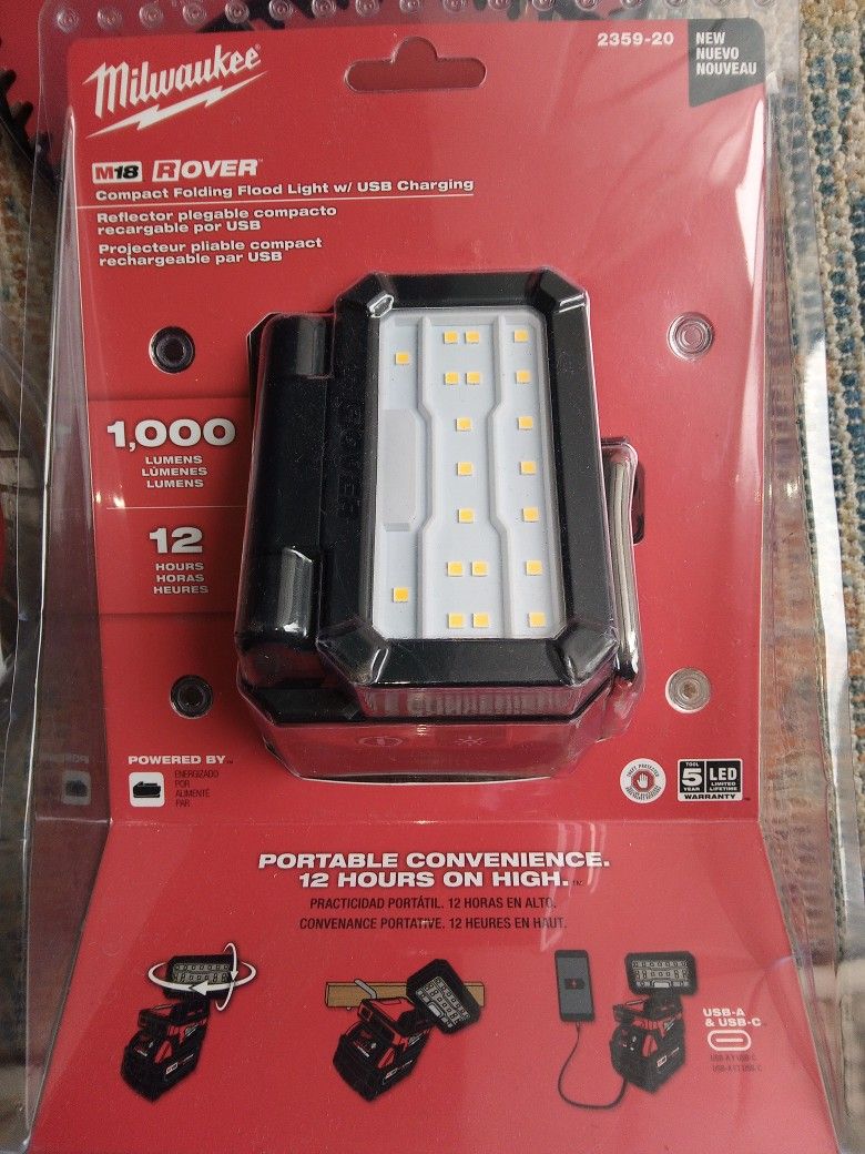 Milwaukee 1000 Lumens Folding Compact Light USB