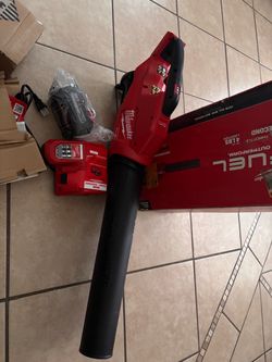 Milwaukee M18 FUEL 2724-21HD Handheld Leaf Blower Kit High Output XC8.0 Battery