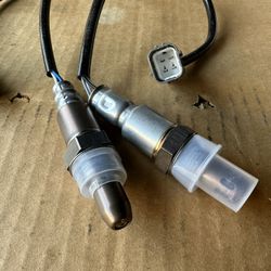 Bosch 15659 oxygen sensors. Designed for specific vehicle models, such as certain Hyundai and Kia vehicles. 