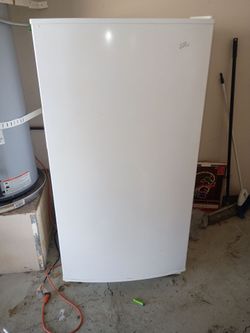 Whirlpool Upright Freezer White