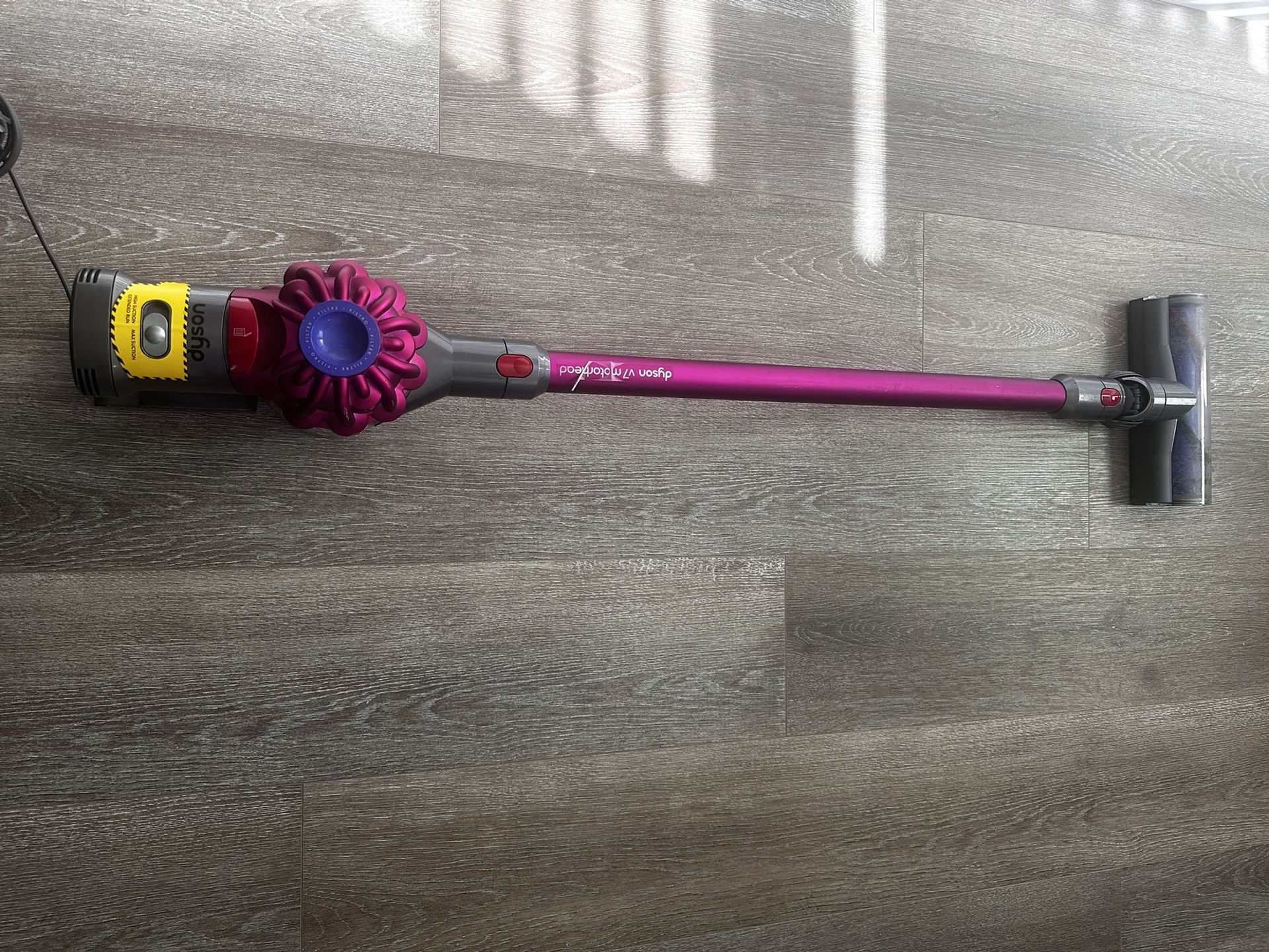 Dyson V7 Vaccum Cleaner