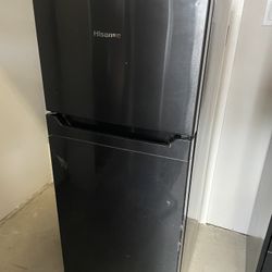 Hisense Mini Fridge With Freezer Black 