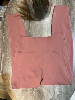 Vuori Studio Pocket 7/8 High-Rise Legging in Rust Terracotta Size Small New without tags