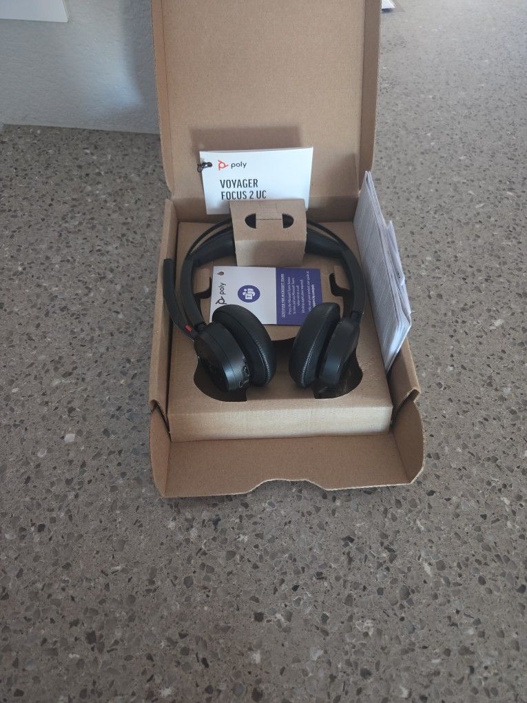 Voyager Focus 2 UC Bluetooth Headset