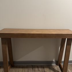Entrance table 