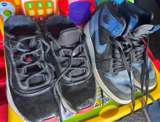 Nike  Boys shoes $10 for both shoes size 5 black size 4.5