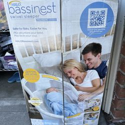 Bassinest swivel sleeper PREMIERE almost NEW