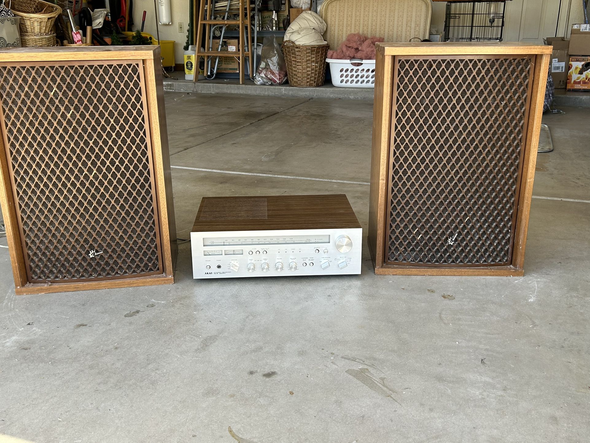 Akai Stereo Receiver and Sansui speakers