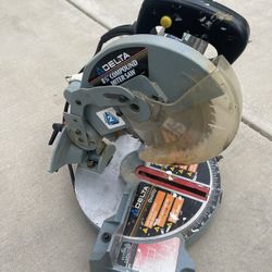 Delta 8 1/4” Compound Miter Saw