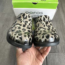 OOFOS Oocloog Limited Edition Cheetah Leopard Print Comfort