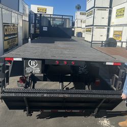 Truck Body - Flatbed with Lift Gate