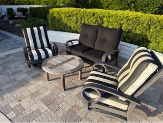 Outdoor seating set