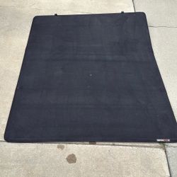 Tacoma 6’ tonneau cover. 