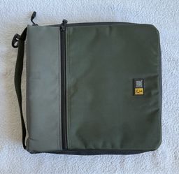 Case Logic CD DVD Blu-ray Storage Binder Case with Handle Holds 128 Discs