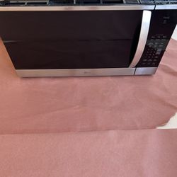 Brand New LG Microwave 