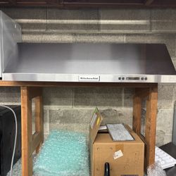 New KitchenAid  KVUB606DSS Under Cabinet Hood with 600 CFM Internal Blower, 4-Speed Electronic LED Display Touch Control, LED Task Lights and Dishwash