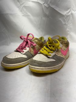 Used Nike Dunk Low Sneakers Size 9 woman’s