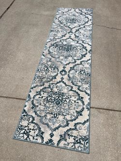 Lovely Vintage Style Runner Rug (26”x96”)