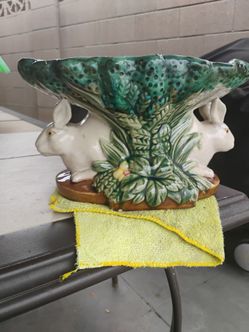 Vintage  majority rabbit palestal bowl $50 dolares