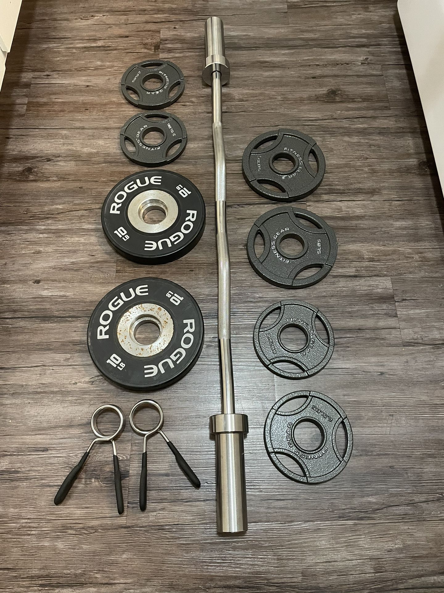 Olympic Weights With Curling Bar And Clips 2x10, 2x5 And 4x2.5 Lbs 