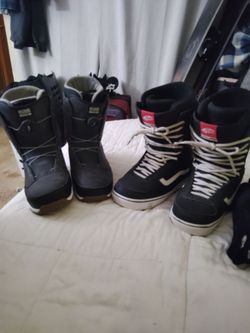 Snowboard boots
