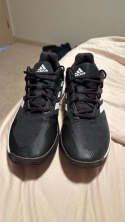 Tennis shoes size 11