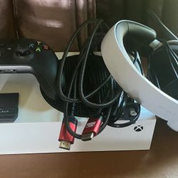 White Xbox Series S 512GB Bundle