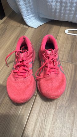ASICS woman tennis 8.5