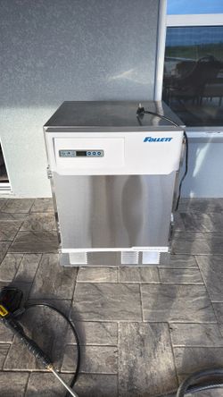 Follett FZR4P-OR-00-00 Performance Plus 23 3/4" ADA Compatible Front Breathing Medical Grade Undercounter Freezer - 3.9 Cu. Ft.