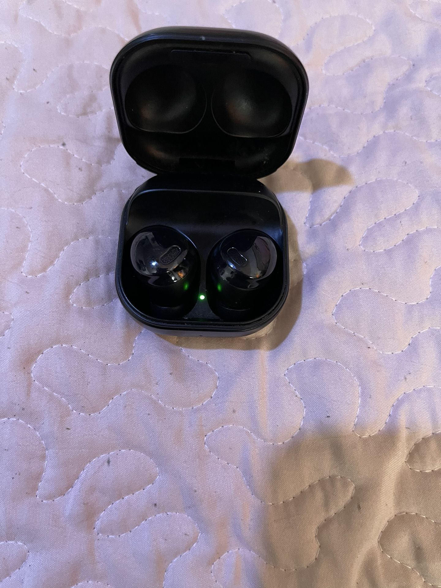 Brand New Open Box Samsung Wireless Earbuds 