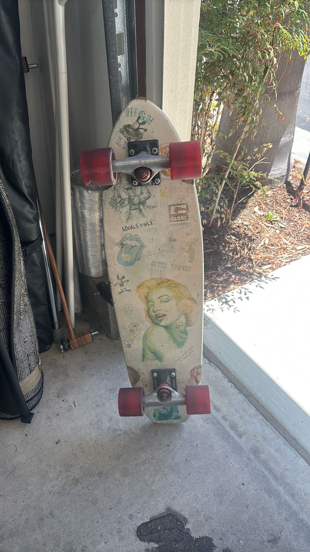 Globe cruiser skateboard