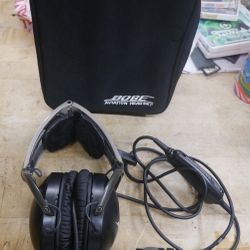Bose A20 Aviation Headset  WITH CASE USED . TESTED. IN A GOOD WORKING ORDER. 